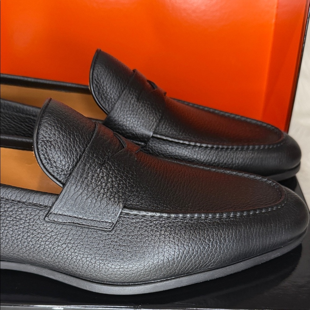 Magnanni Black Leather Slip-On Loafers - Picture 3 of 6